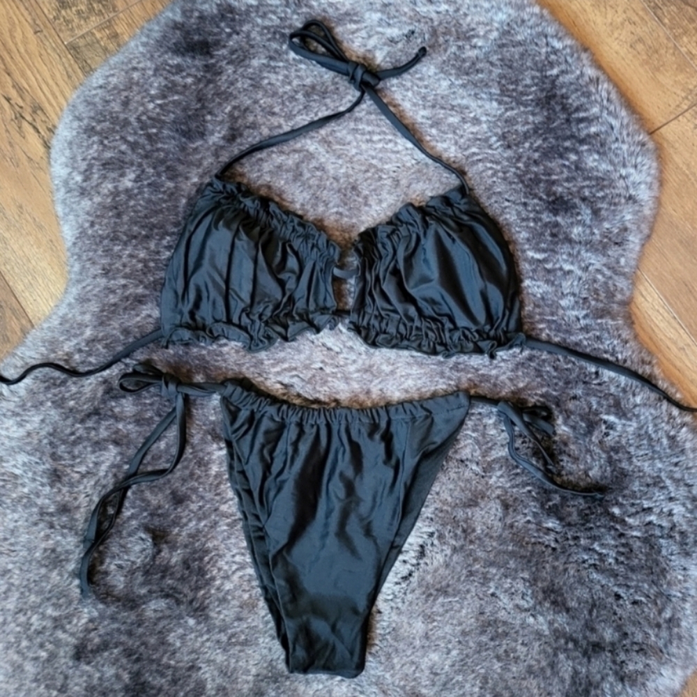 New Black Ruched Top and Brazilian Bottom Bikini Set Swimsuit Size S - Picture 4 of 5
